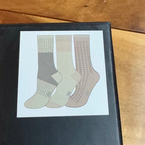 FRYE Women's 3 Pack of Cozy SOCKS Pink Gray Cream NWT - Picture 4 of 6